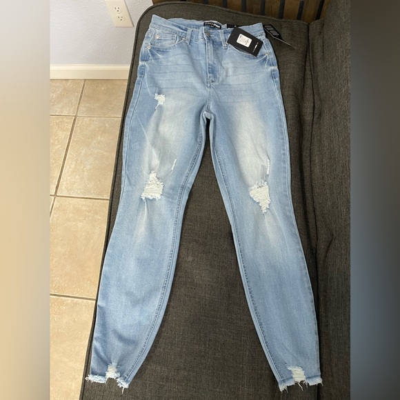 Fashion Nova Distressed Ankle Jeans - Picture 6 of 13